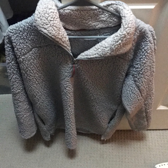 Pullover - Picture 1 of 1